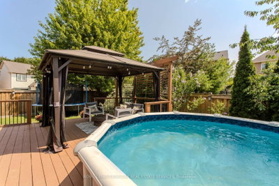 5190 Wood Crescent • Burlington, ON photo 3