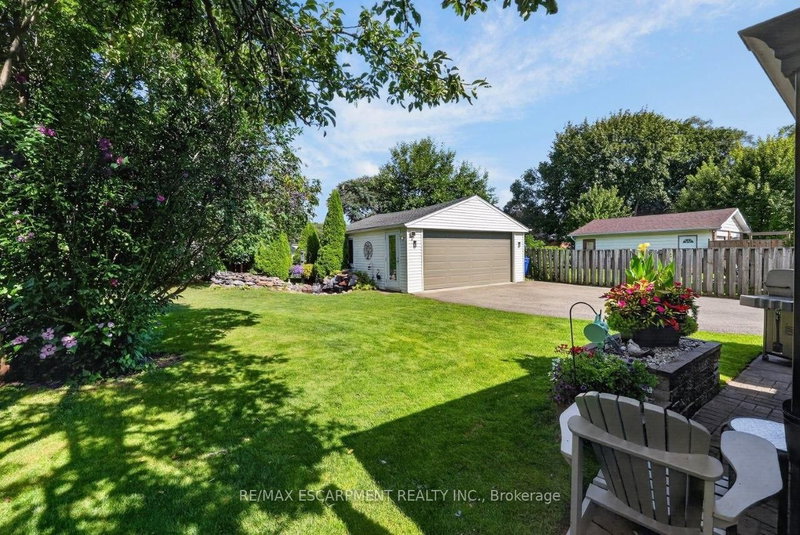 465 Springbank Crescent