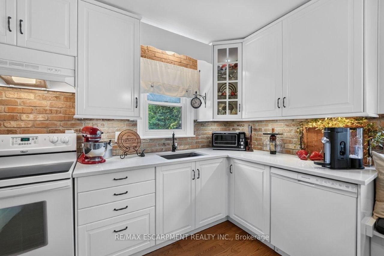 465 Springbank Crescent • Burlington, ON photo 9