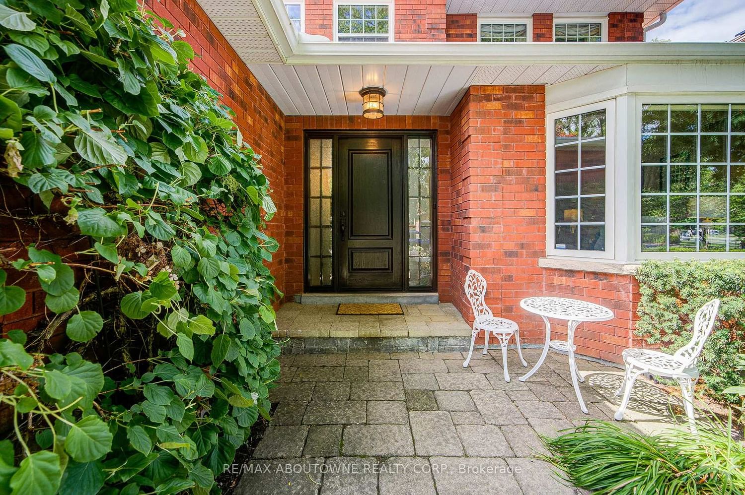 1511 Stoneybrook Trail • Oakville, ON photo 3