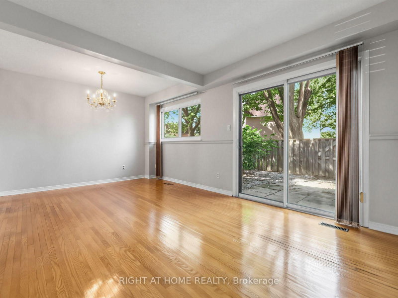10 Fleetwood Brampton,ON L6T 2E5 — Photo 6
