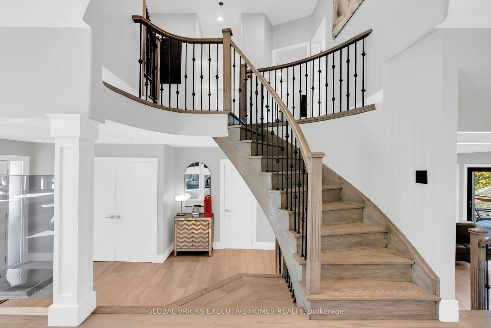 2169 Bonfield Court • Burlington, ON photo 16