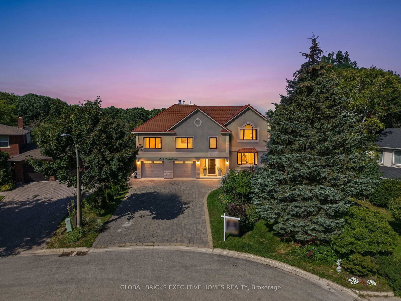 2169 Bonfield Court • Burlington, ON photo 3