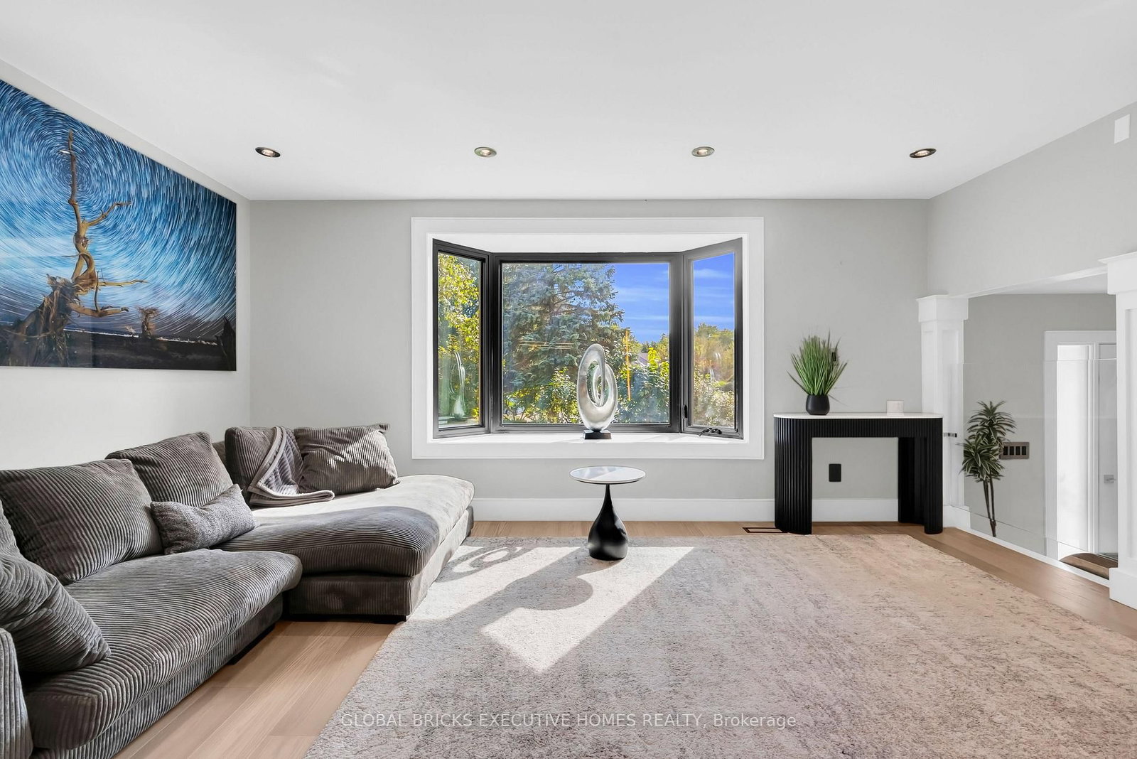 2169 Bonfield Court • Burlington, ON photo 8