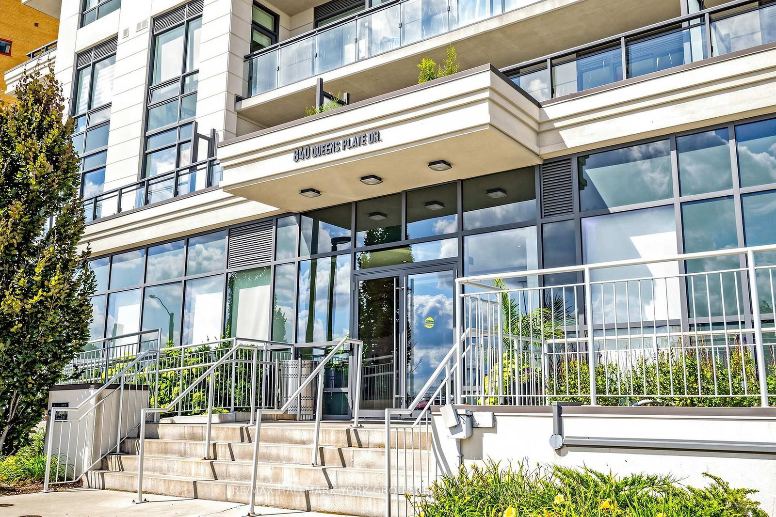 840 Queen's Plate Drive • #612 • Toronto, ON photo 3