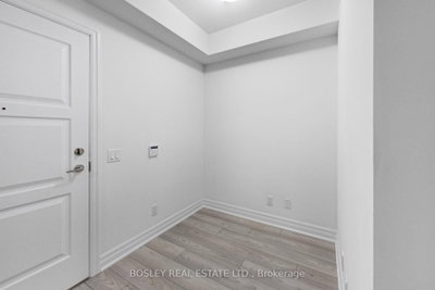 36 Elm Drive W • #704 • Mississauga, ON photo 2
