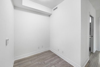 36 Elm Drive W • #704 • Mississauga, ON photo 3