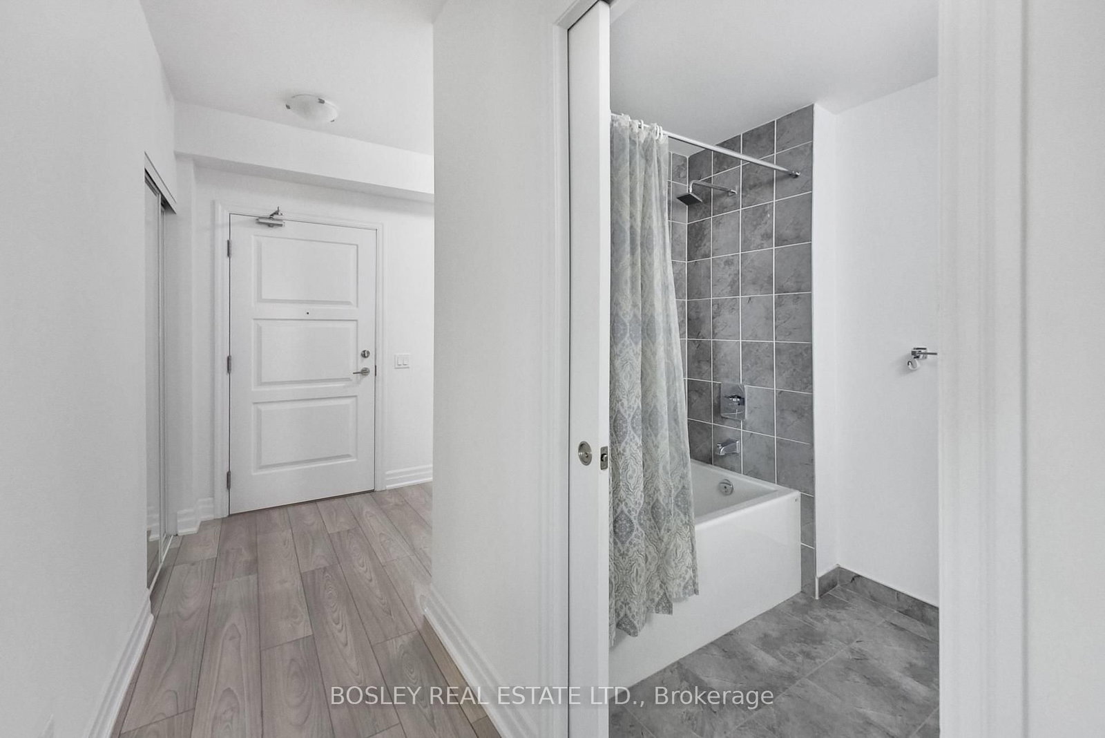 36 Elm Drive W • #704 • Mississauga, ON photo 4