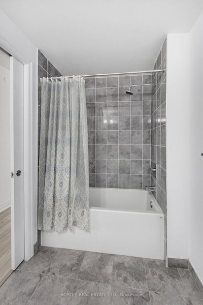 36 Elm Drive W • #704 • Mississauga, ON photo 6