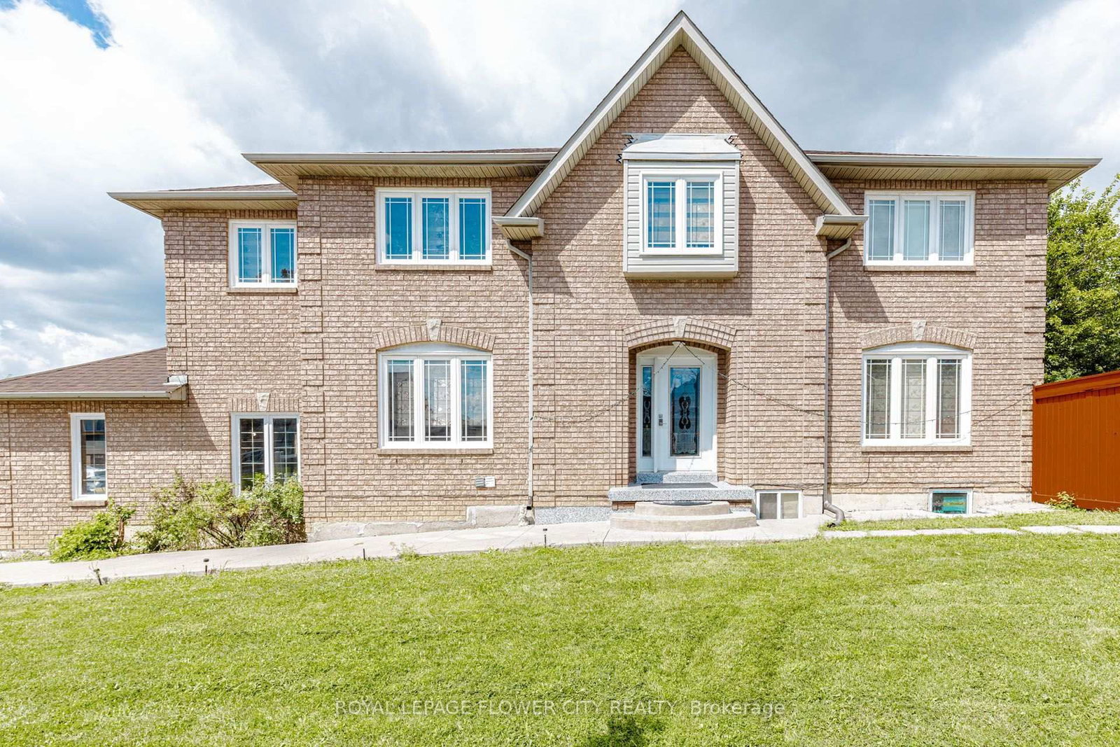 14 Canarvan Court • Brampton, ON photo 1