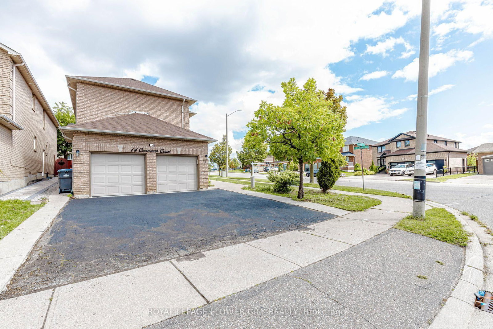 14 Canarvan Court • Brampton, ON photo 3