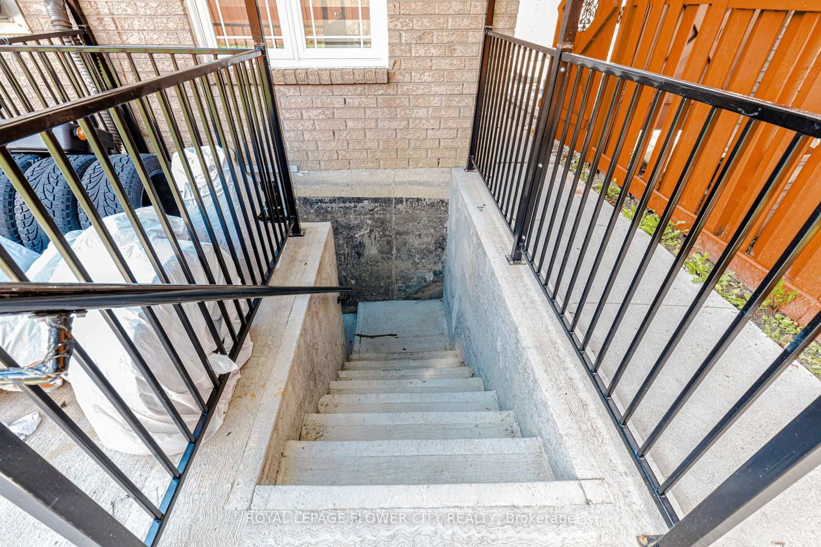 14 Canarvan Court • Brampton, ON photo 39