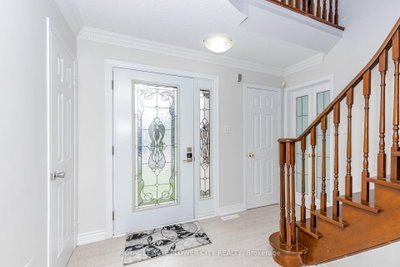 14 Canarvan Court • Brampton, ON photo 4