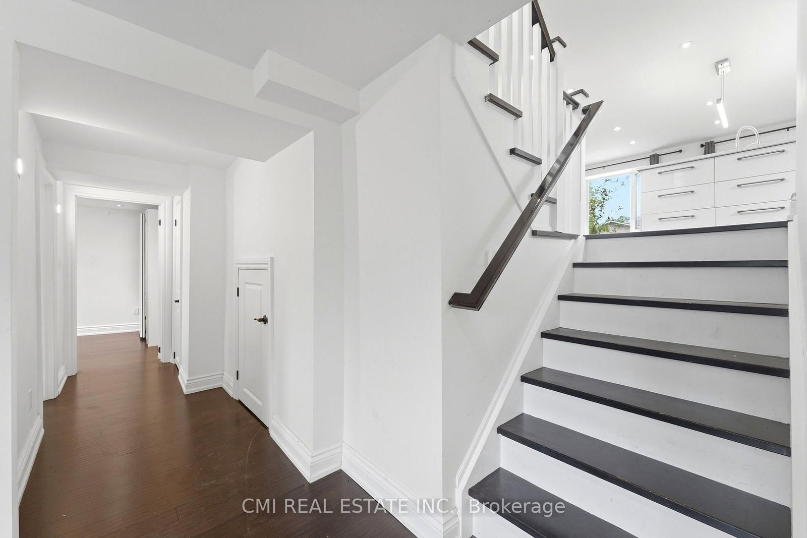 677 Lomond Crescent • Burlington, ON photo 12