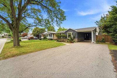 677 Lomond Crescent • Burlington, ON photo 3