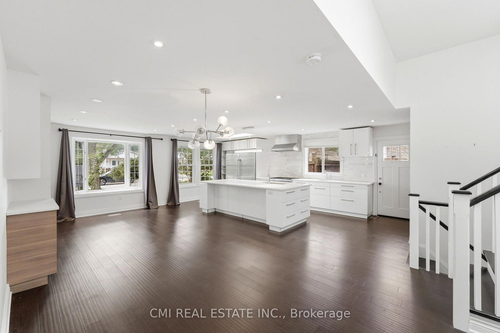 677 Lomond Crescent • Burlington, ON photo 5