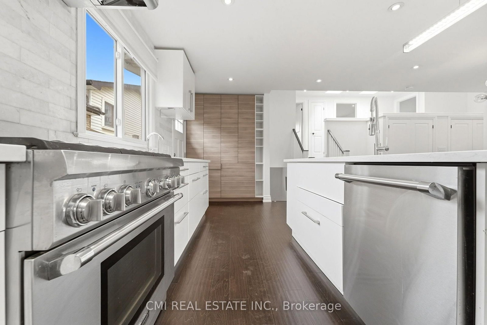 677 Lomond Crescent • Burlington, ON photo 6