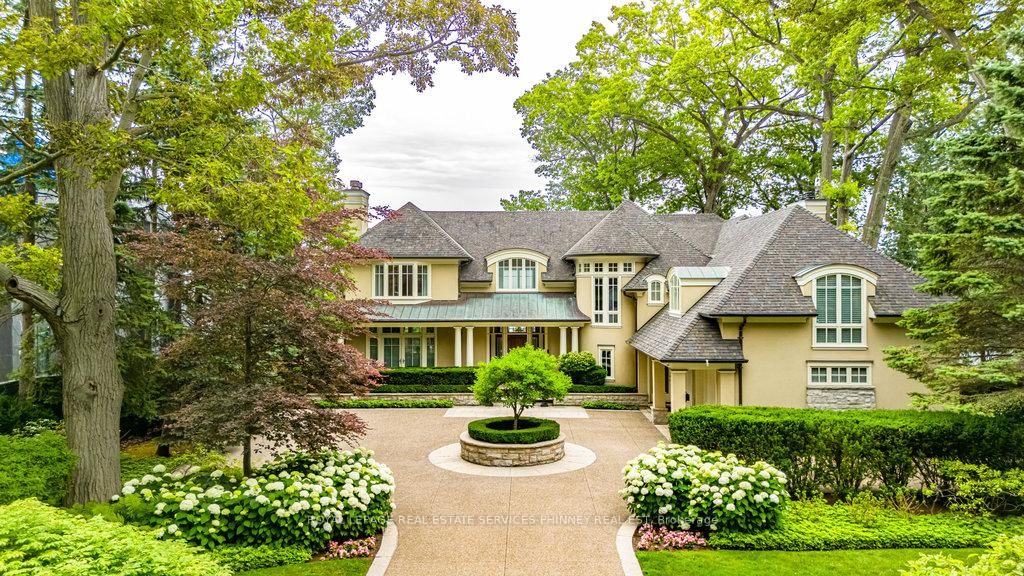 6 Ennisclare Drive W • Oakville, ON photo 3
