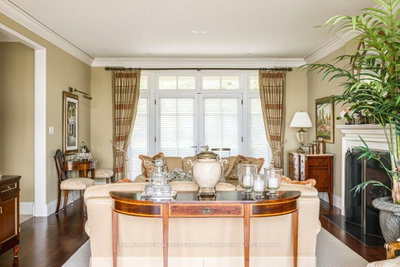 6 Ennisclare Drive W • Oakville, ON photo 6