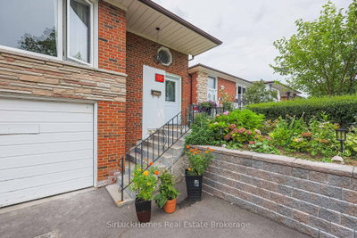 Semi-Detached House for lease at 52 Dellbrook Crescent, Toronto, Ontario, M9L 1E2 - Humber Summit - MLS: W13723488