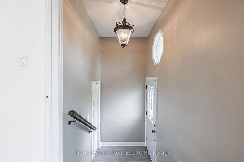 52 Dellbrook Crescent