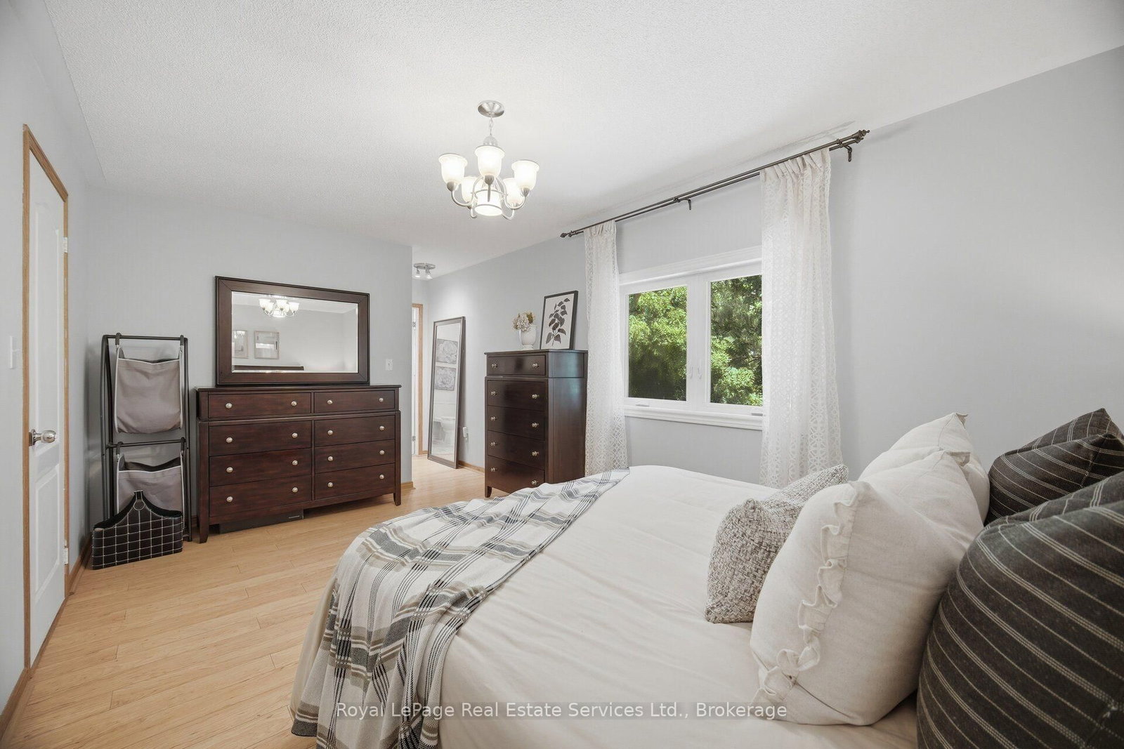 2259 Empire Crescent • Burlington, ON photo 20