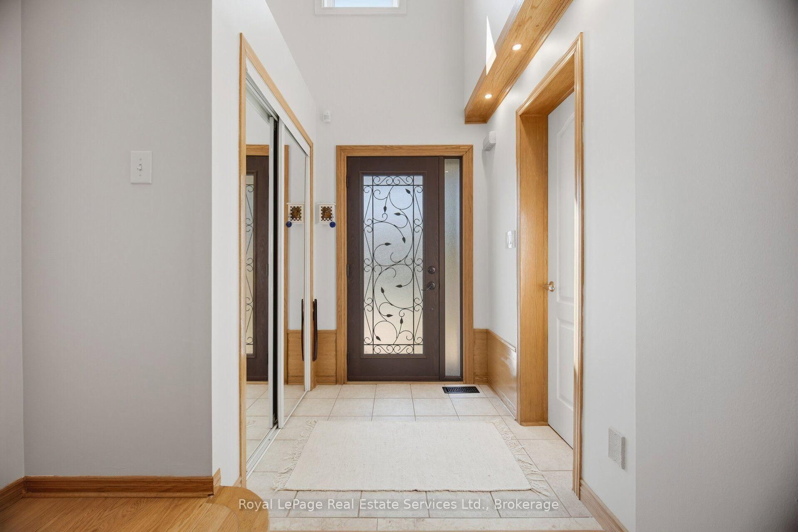 2259 Empire Crescent • Burlington, ON photo 4