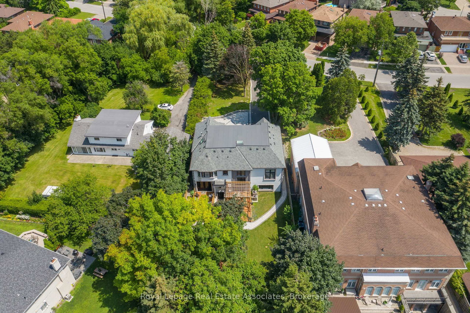 96 Elmcrest Road • Toronto, ON photo 38