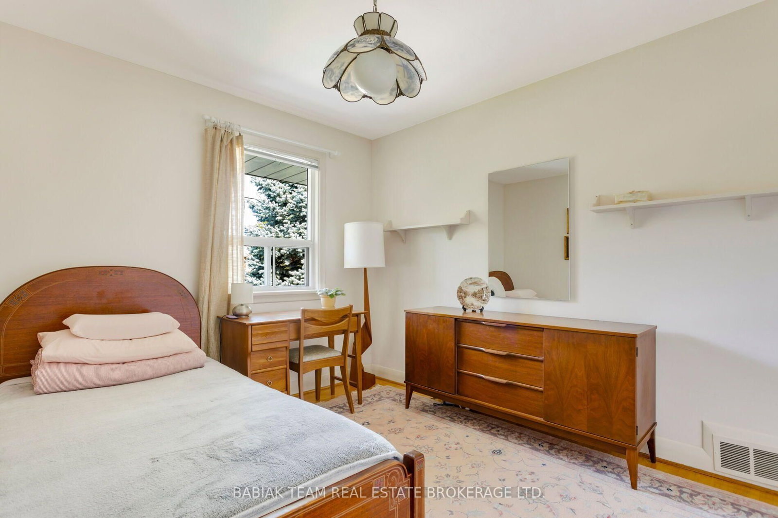 4 Ivy Lea Crescent • Toronto, ON photo 11