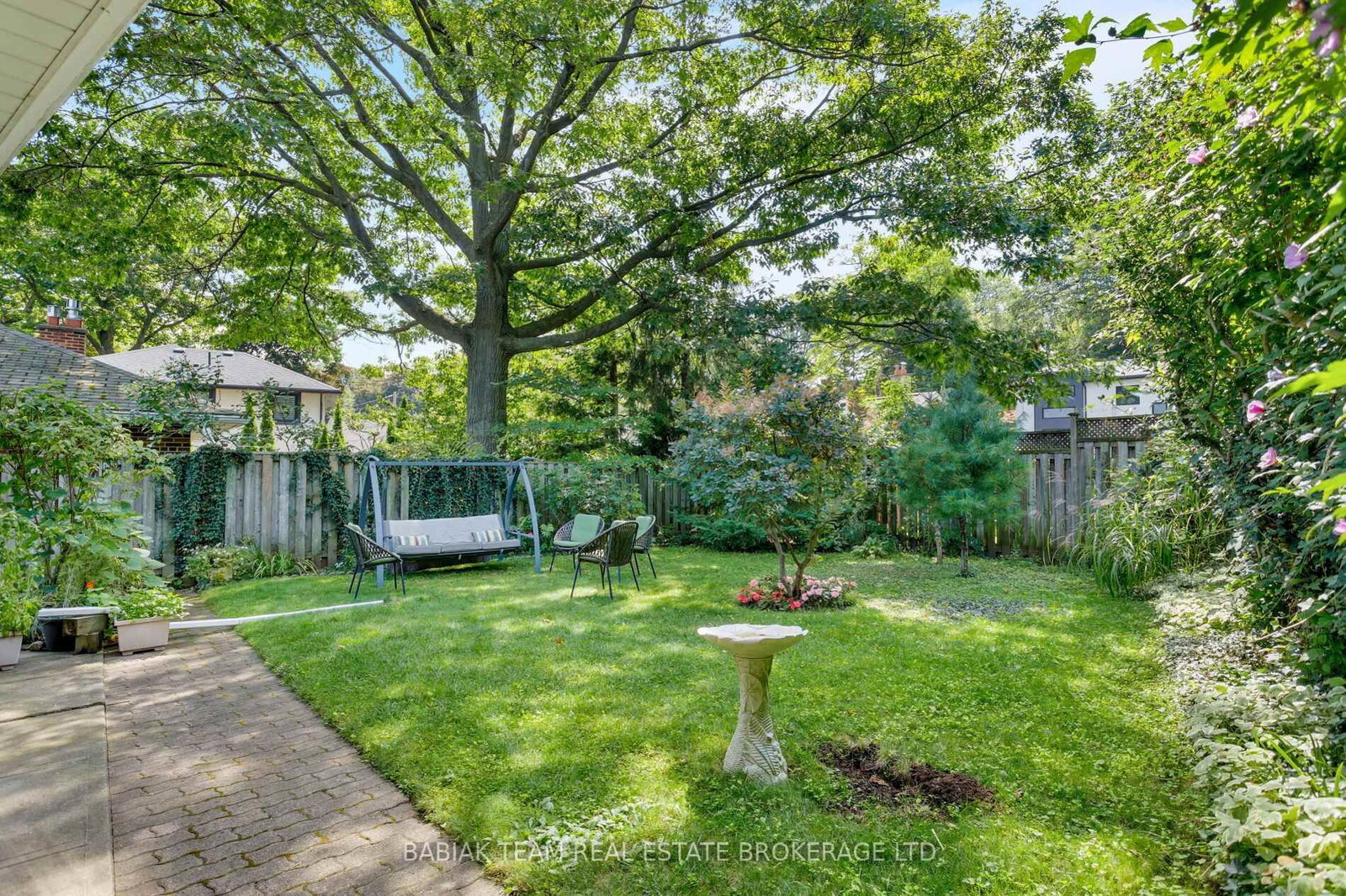 4 Ivy Lea Crescent • Toronto, ON photo 15