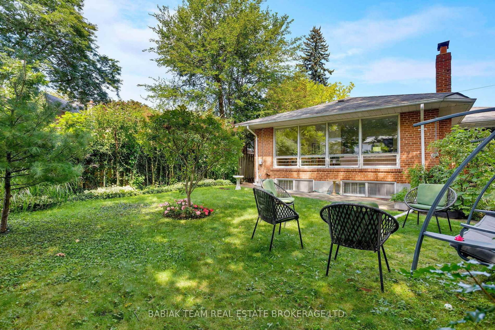 4 Ivy Lea Crescent • Toronto, ON photo 17