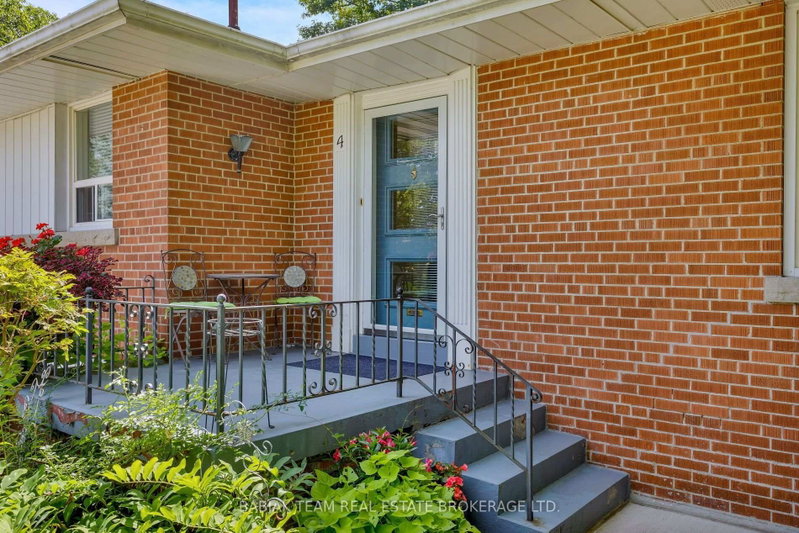 4 Ivy Lea Crescent