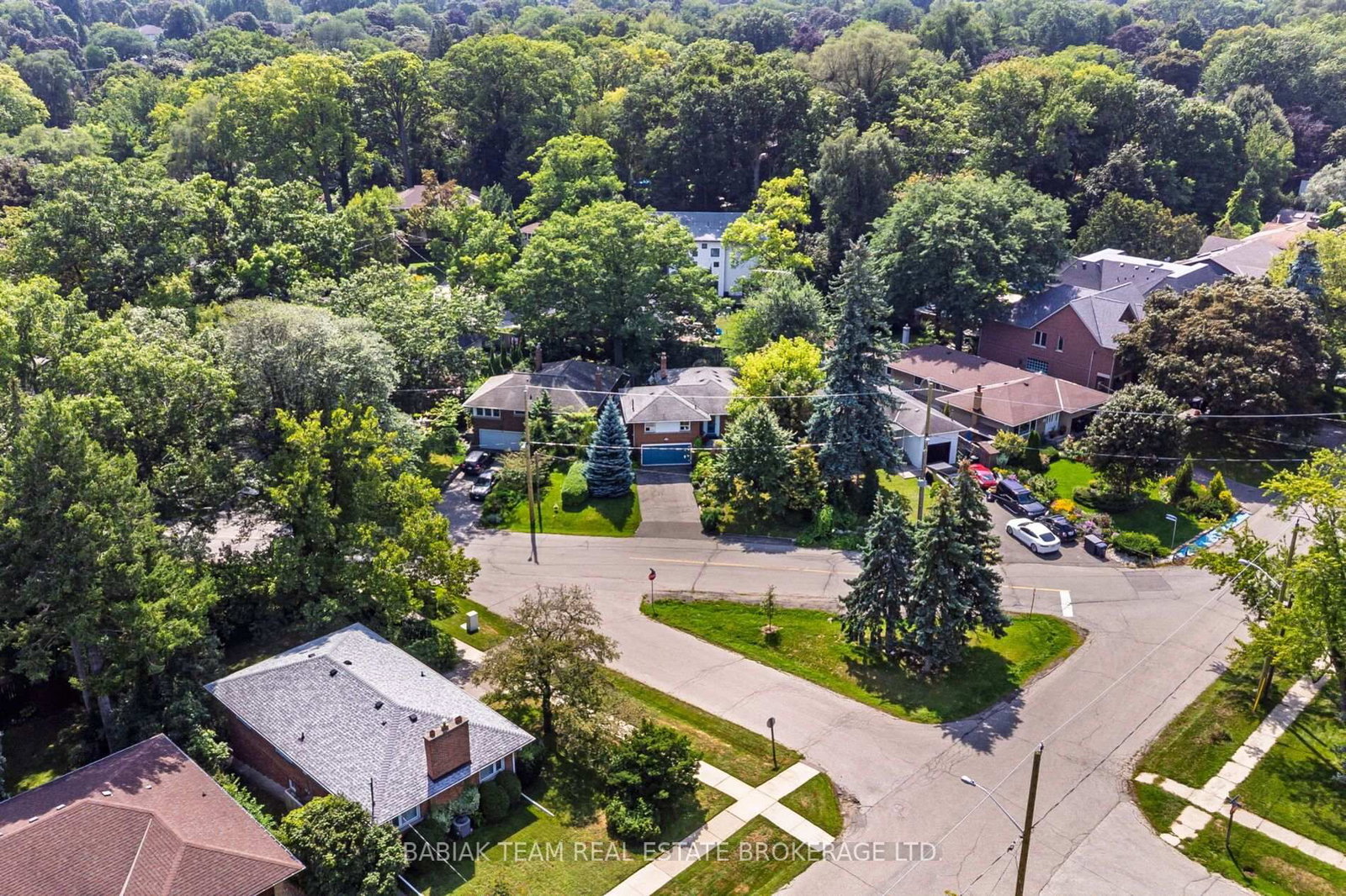 4 Ivy Lea Crescent • Toronto, ON photo 20