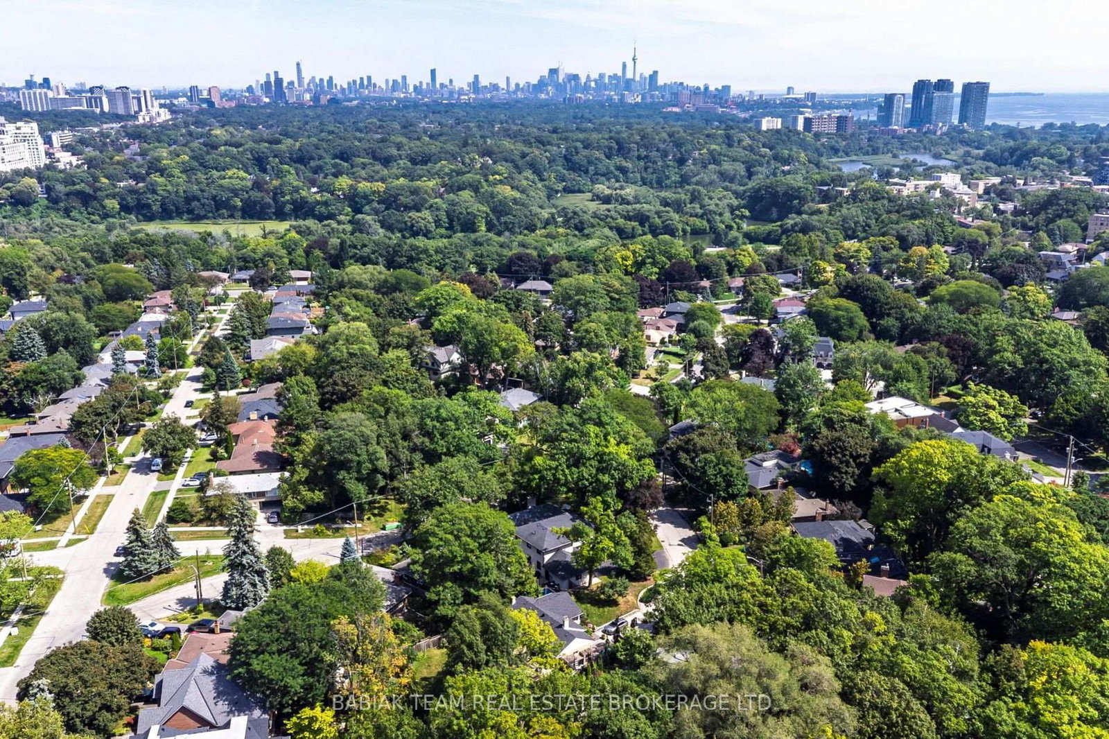 4 Ivy Lea Crescent • Toronto, ON photo 22