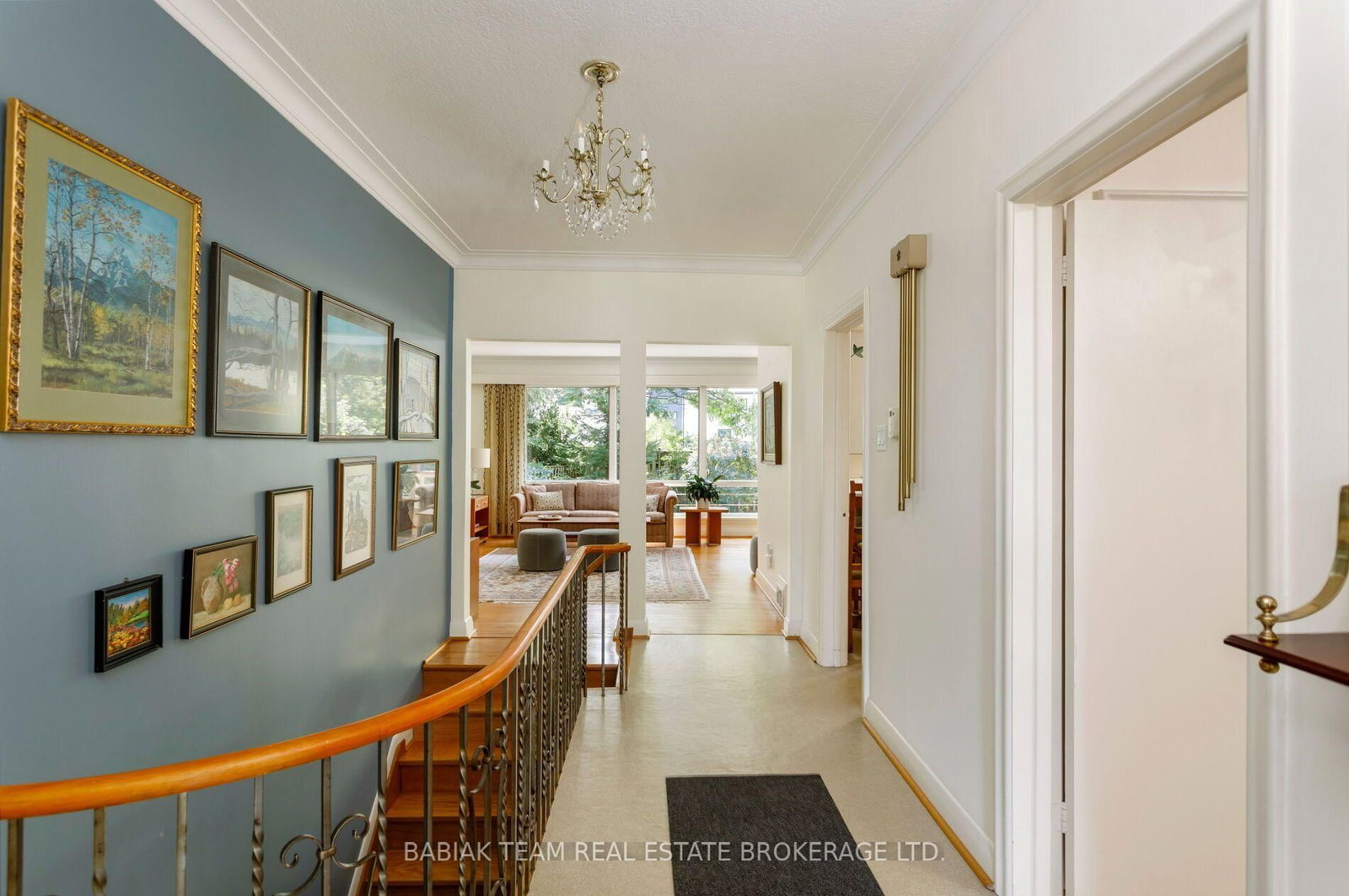 4 Ivy Lea Crescent • Toronto, ON photo 3