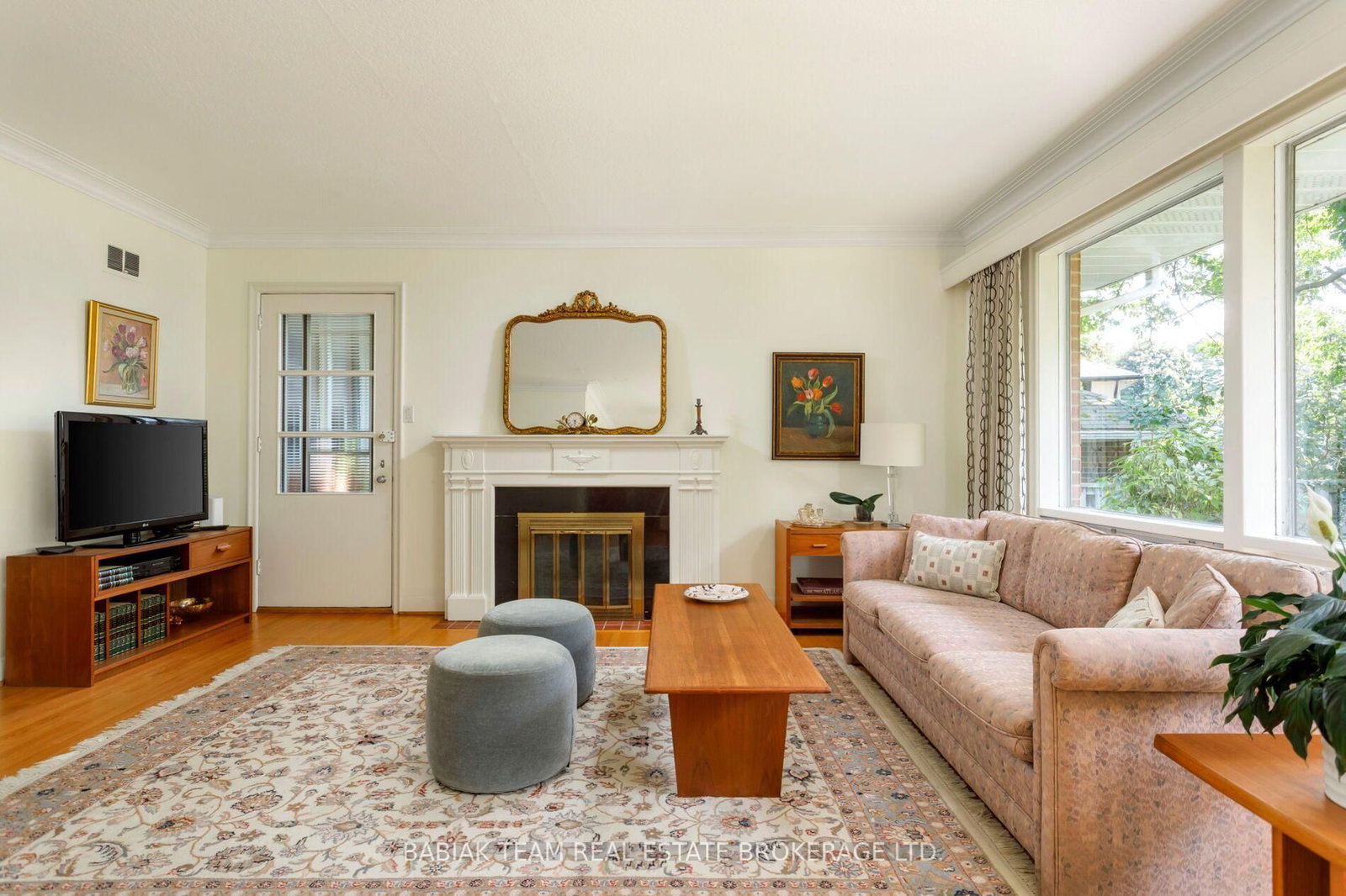 4 Ivy Lea Crescent • Toronto, ON photo 4