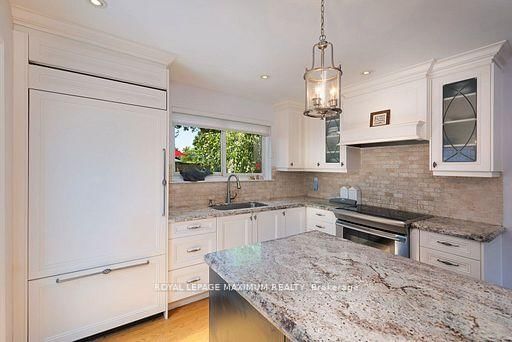 38 Abbey Road • Brampton, ON photo 6