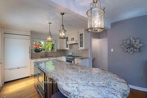38 Abbey Road • Brampton, ON photo 8