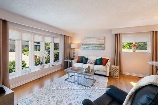38 Abbey Road • Brampton, ON photo 9
