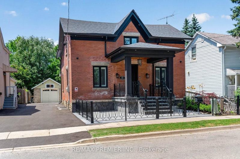 21 Elizabeth Street N