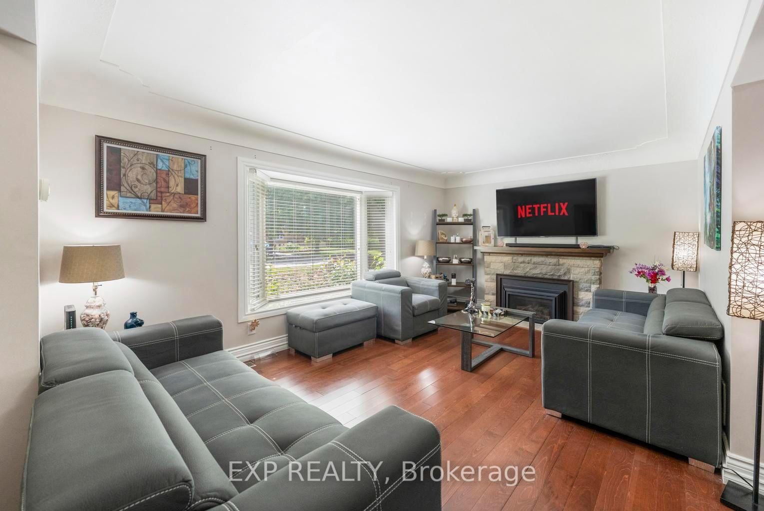 1063 Joan Drive • Burlington, ON photo 4