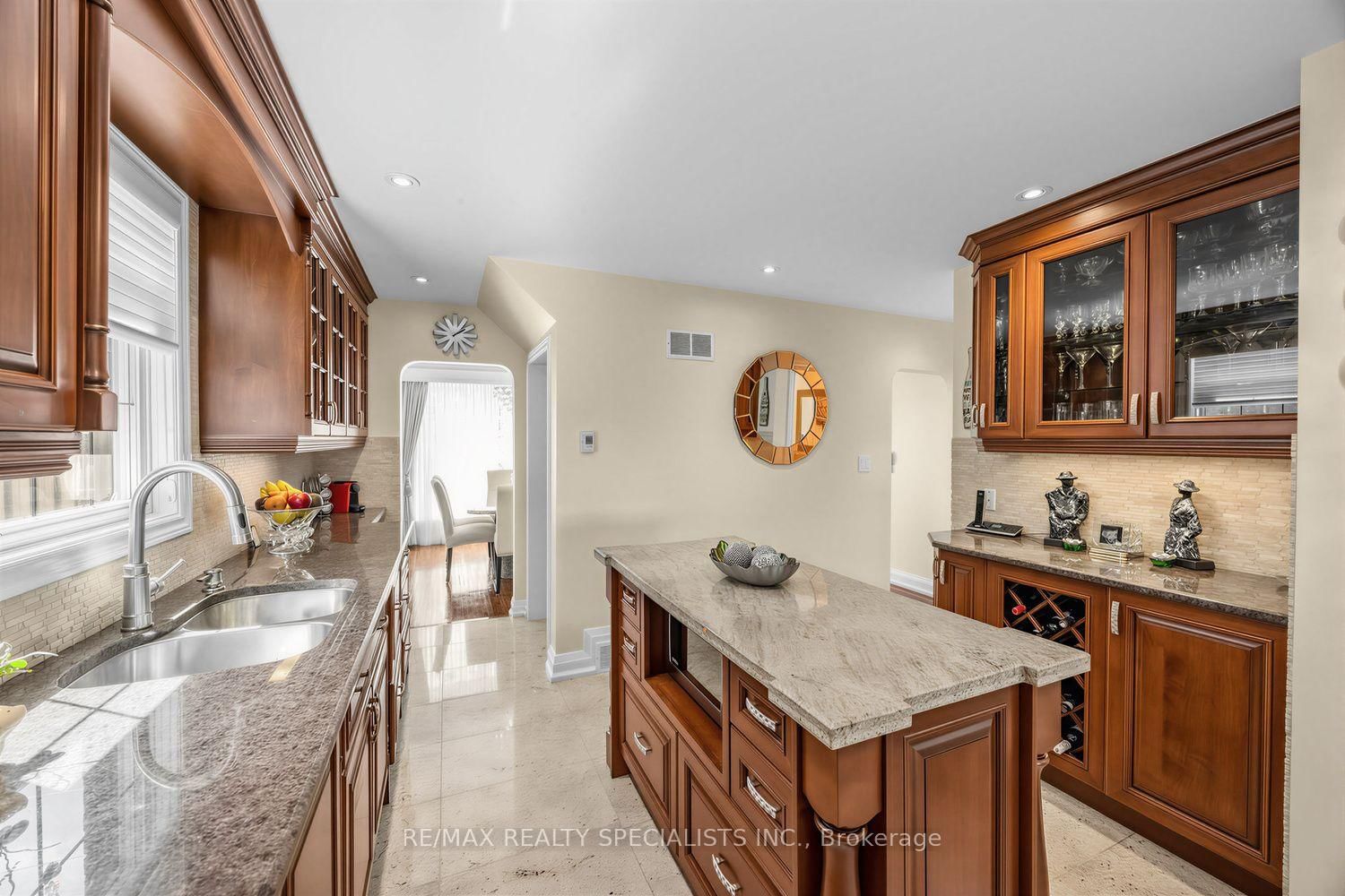 1211 Royal York Road • Toronto, ON photo 13