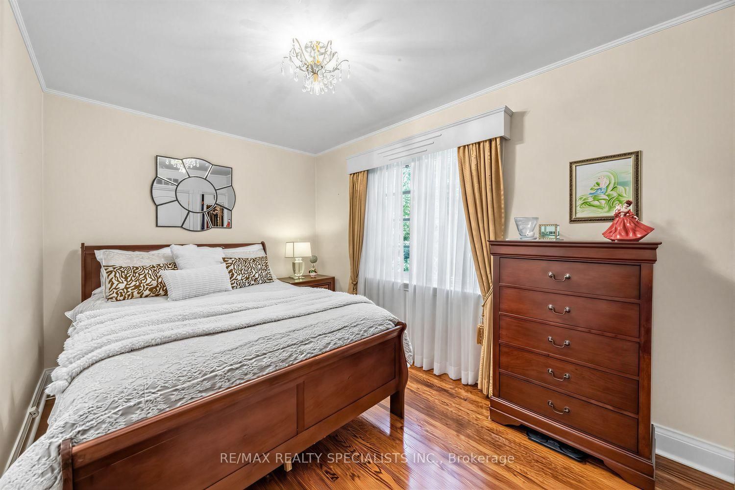 1211 Royal York Road • Toronto, ON photo 19