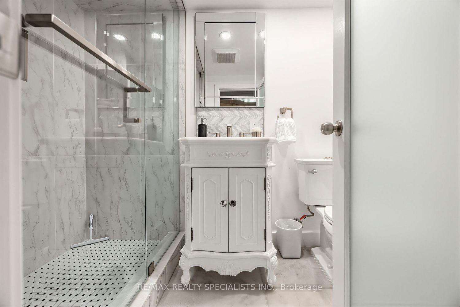 1211 Royal York Road • Toronto, ON photo 26