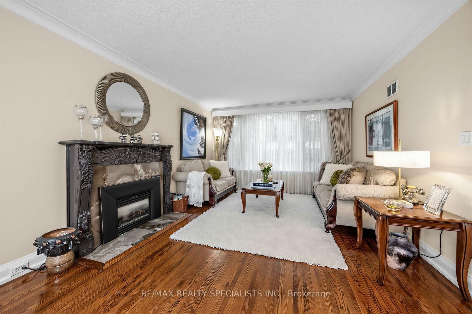 1211 Royal York Road • Toronto, ON photo 4