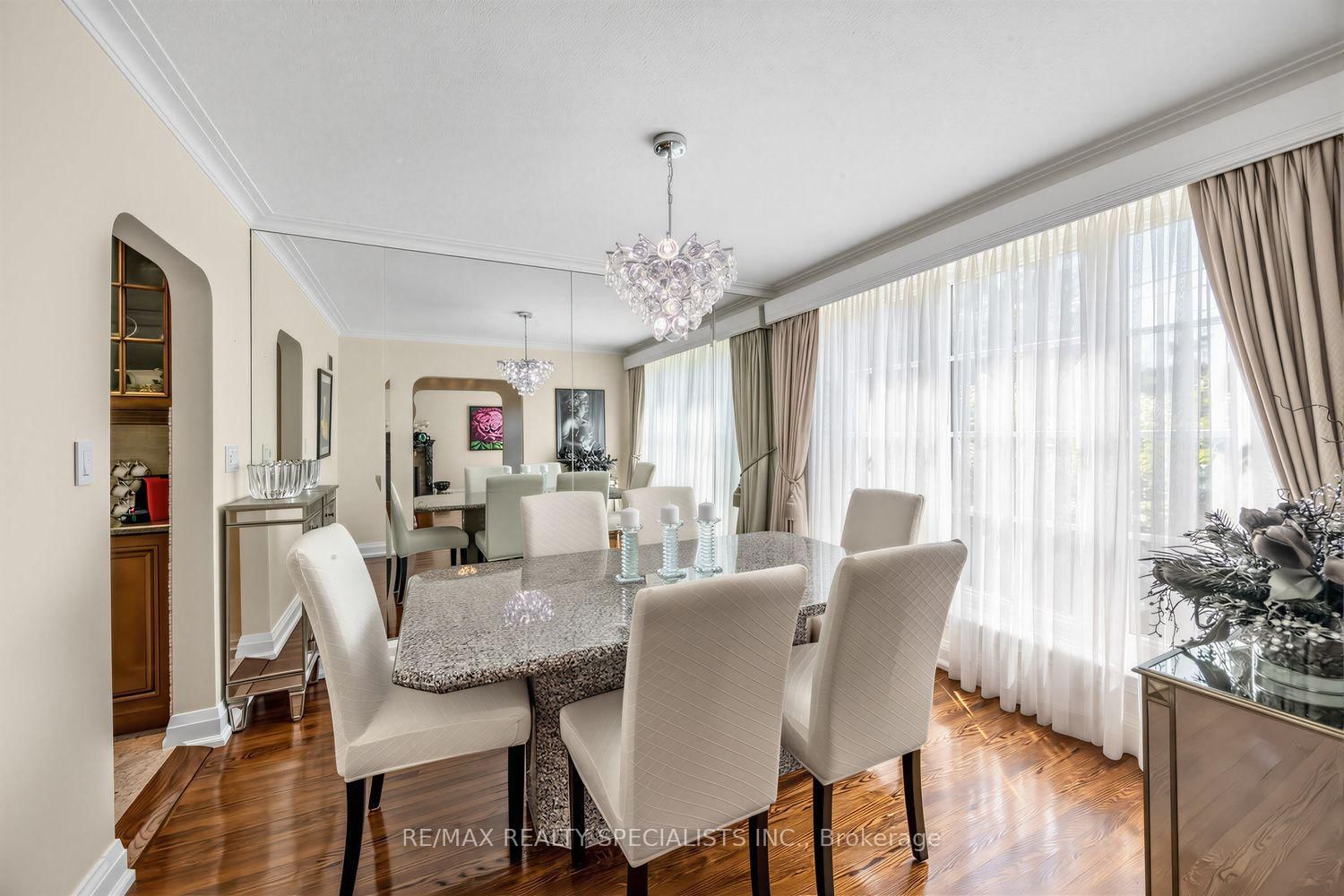 1211 Royal York Road • Toronto, ON photo 9