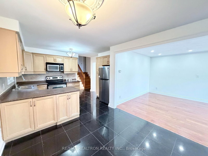 Main Floor - 3948 Midhurst Lane