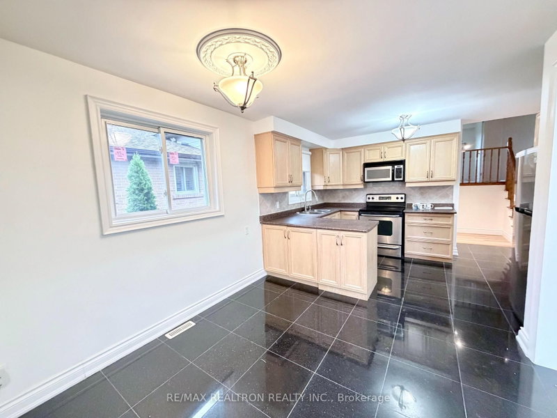 Main Floor - 3948 Midhurst Lane