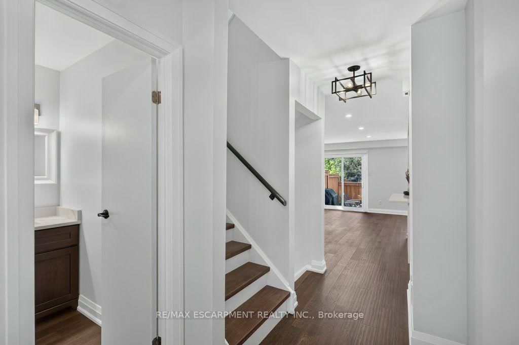 5005 Pinedale Avenue • #57 • Burlington, ON photo 9