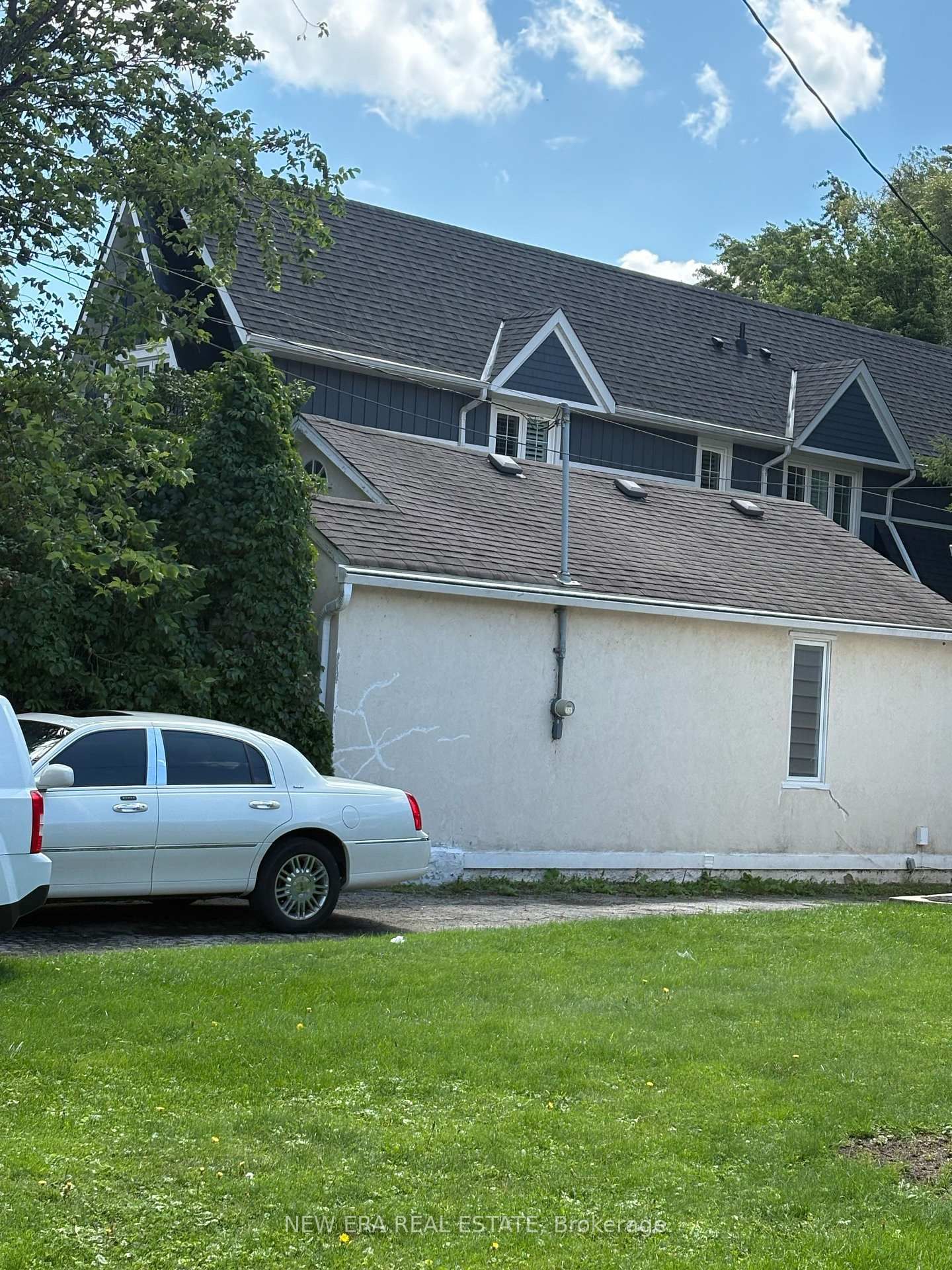 954 Beechwood Avenue • Mississauga, ON photo 2